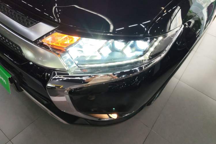 Used Mitsubishi Outlander 2019 2.4L 4x4 Zhi Xiang Edition 5 Seats China VI Standard Left Front Headlight