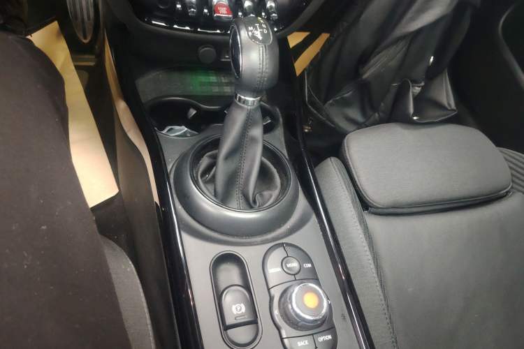 Used MINI Clubman 2016 Revised Version 1.5T COOPER Connoisseur Edition