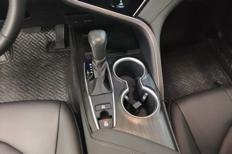 Used Toyota Camry 2023 2.0G Luxury Edition