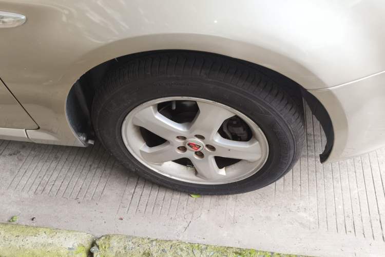 Used Roewe 350 2012 1.5L Manual Smart Value Edition Right Front Wheel Hub