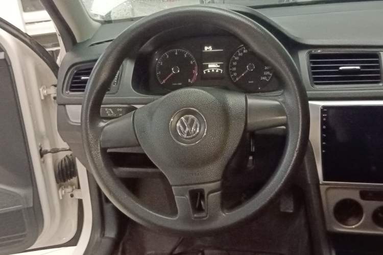 Used Volkswagen Lavida 2013 Revised Classic 1.6L Manual Fashion Edition Steering Wheel