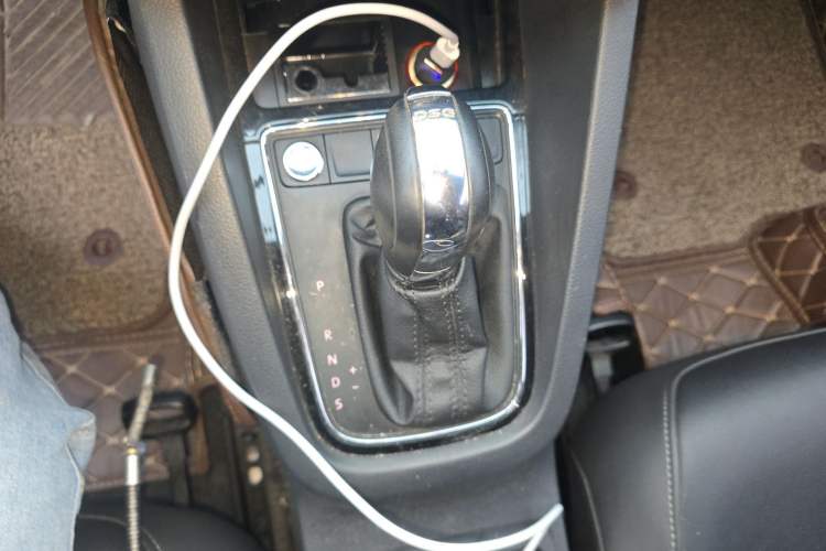 Used Volkswagen Sagitar 2018 180TSI DSG Prestige Edition Gear Lever