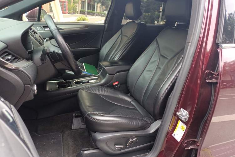 Used Lincoln MKC 2014 2.0T Two-Wheel Drive Deluxe Edition Left Front Seat