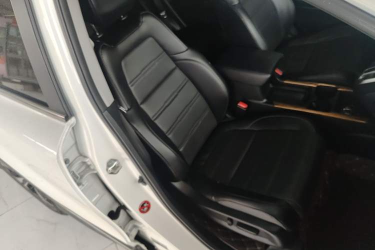 Used Honda CR-V 2017 240TURBO CVT Front-Wheel Drive Fashion Edition
