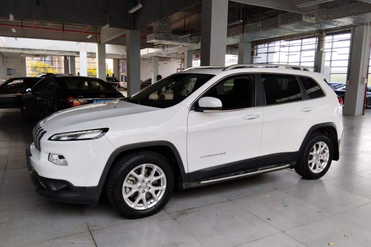 Used Jeep Cherokee 2017 2.0L Superior Edition