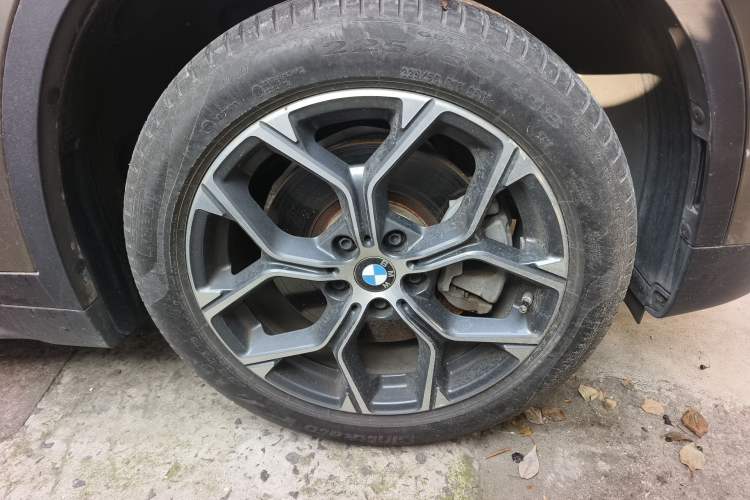 Used BMW X1 2021 Restyled sDrive25Li Leading Edition Right Front Wheel Hub