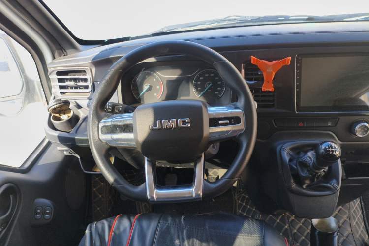 Used JMC Fushun 2023 2.0T Manual Short-Wheelbase Low-Roof Commercial Multi-Purpose Passenger Vehicle 6 Seats with Dual-Opening Tailgate