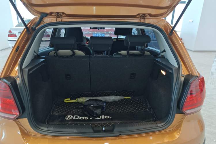 Used Volkswagen Polo 2016 1.6L Cross Polo Automatic
