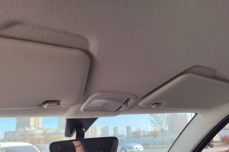 Used Wuling Hongguang MINIEV 2021 Macaron Sandwich Model 120 km Lithium Iron Phosphate Headliner