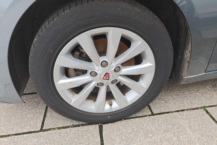 Used Roewe i6 2017 20T Automatic Internet Smart Edition Left Front Wheel Hub