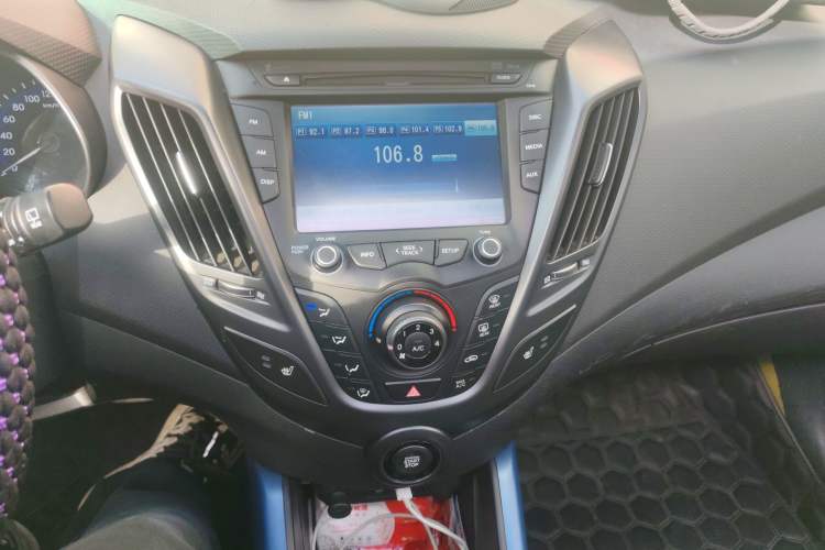 Used Hyundai Veloster 2012 1.6T Automatic Luxury Edition Audio And AC Panel