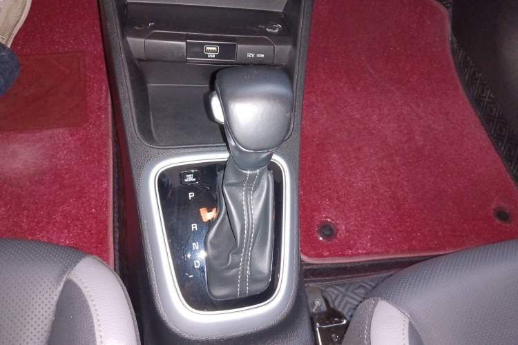 Used Kia kx1 Stonic 2019 1.4L Automatic Sport Edition China VI Gear Lever