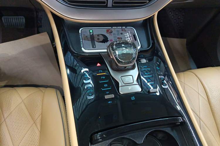 Used Denza D9 2022 DM-i 970 Four-Wheel Drive Flagship Model Gear Lever