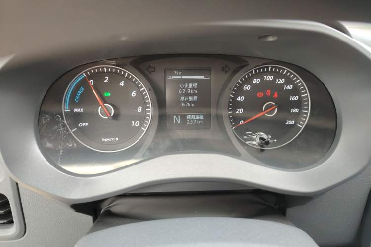 Used Wuling Yangguang 2024 300KM Comfort Version Passenger Van 75kW