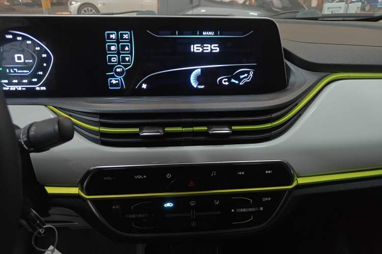 Used CHANGAN OSHAN Benni E-Star 2022 Qingxin Edition Colorful Model Lithium Iron Phosphate Audio And AC Panel