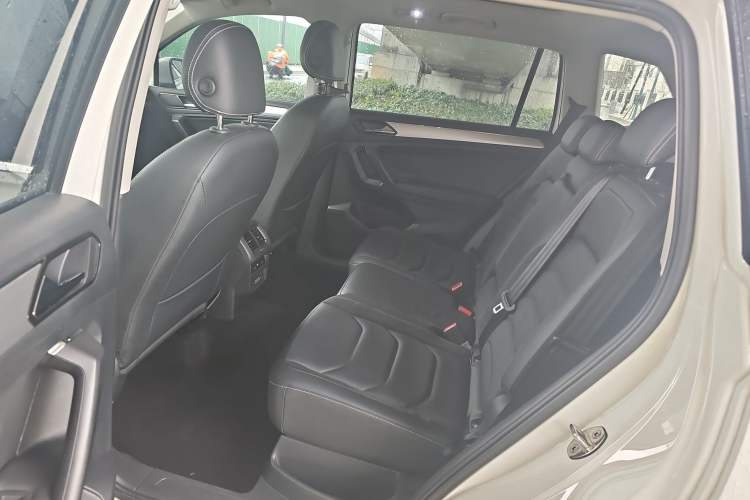 Used Volkswagen Tiguan L 2019 Revised 330TSI Automatic Two-Wheel Drive Smart & Luxury Edition China VI Standard Left Rear Seat
