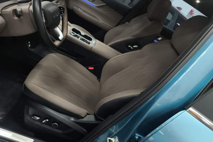 Used Chery Tiggo 8 PLUS C-DM 2025 1.5T 116 km Prestige Version 5 Seats Left Front Seat