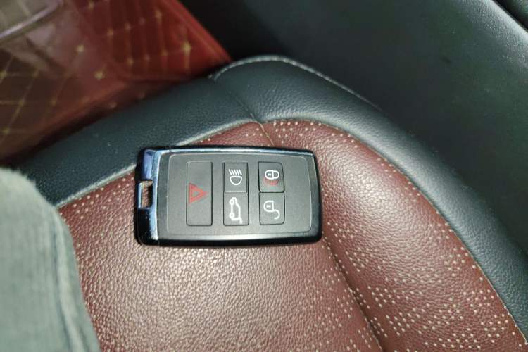 Used Land Rover Range Rover Evoque 2021 Range Rover Velar L 249PS R-Dynamic First Edition