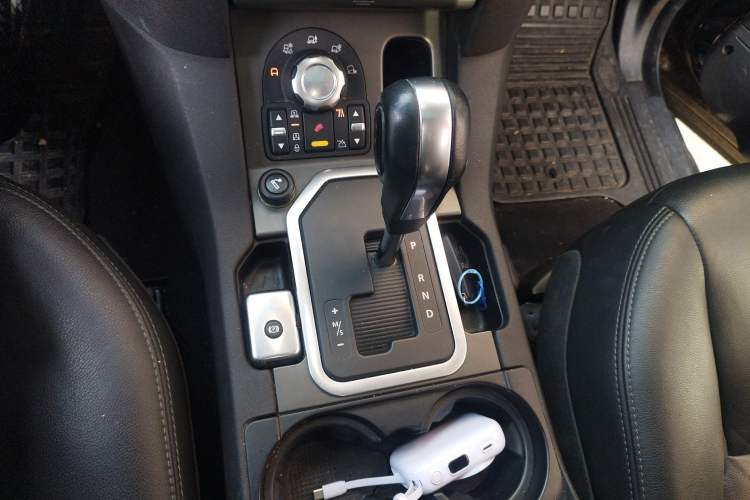 Used Land Rover Discovery 2011 3.0 SDV6 HSE Diesel Version Gear Lever