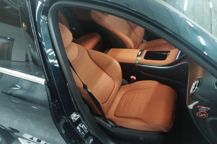 Used Mercedes-Benz GLC 2024 GLC 300 L 4MATIC Dynamic Edition 5-seater Right Front Seat