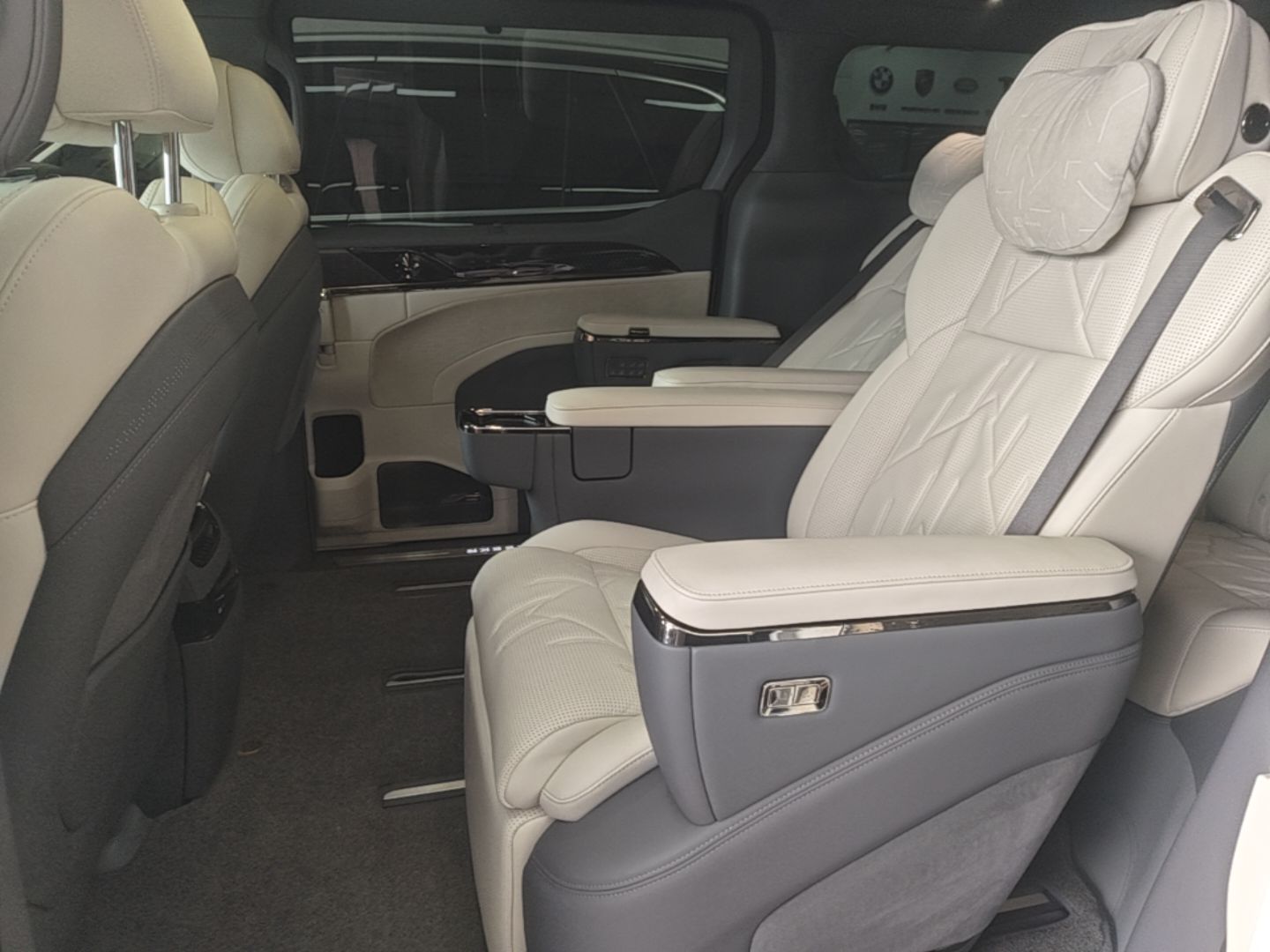 Zeekr 009 2024 Six-Seat Executive Version 4WD 108 kWh — снимка 20