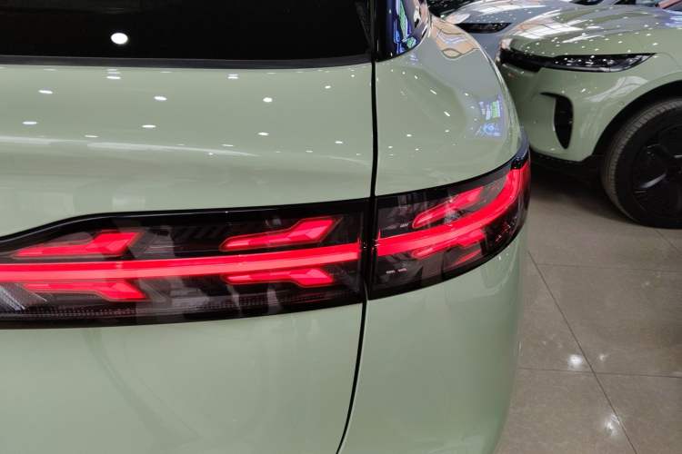 Used VOYAH COURAGE 2024 Ultra-Long Range Smart Enjoyment Version Right Rear Taillight