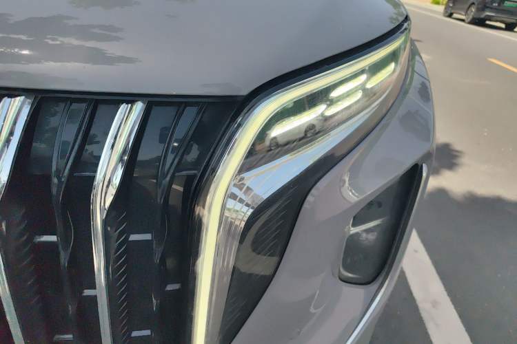 Used Hongqi HS7 PHEV 2024 2.0T PHEV Four-Wheel Drive Flagship Edition 6 Seats
