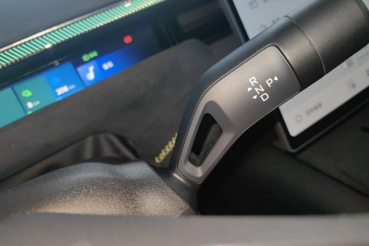 Used Lynk & Co Lynk & Co 10 EM-P 2025 Model 240 All-Wheel Drive Ultra—Sport Edition