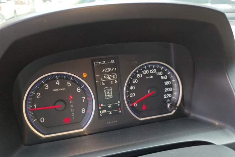 Used Honda CR-V 2007 2.4L automatic four-wheel drive luxury edition Odometer Close Up