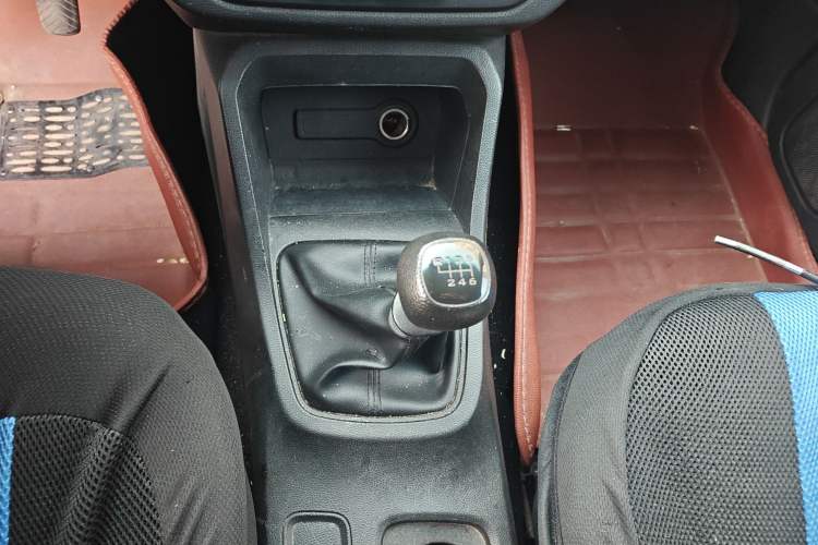 Used Wuling Hongguang 2019 1.5L S Basic Window-Sealed Vehicle China VI LAR Gear Lever