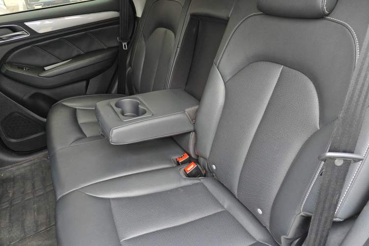 Used Roewe RX5 2019 20T Two-Wheel Drive Automatic 4G Connected Platinum Edition Left Rear Seat