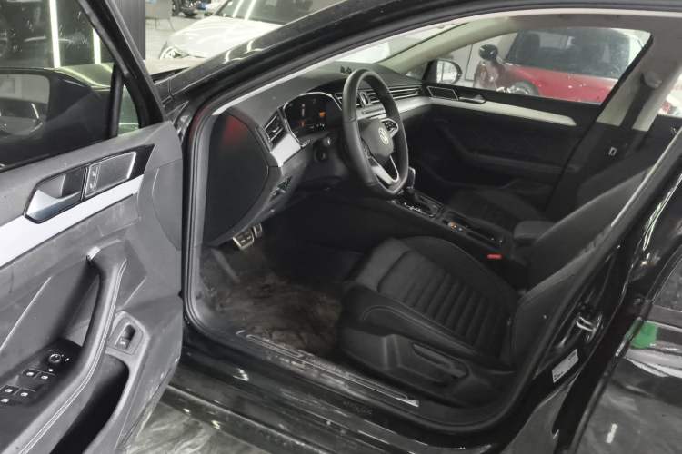 Used Volkswagen Magotan 2025 Zhongxiang Version 280TSI DSG Comfort Edition