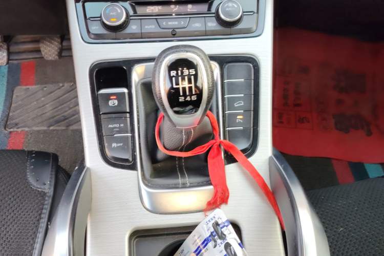 Used Geely Auto Emgrand X7 Sport 2016 2.0L Manual Smart Connect Version
