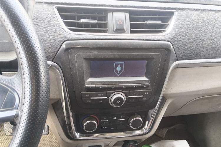 Used Jinbei New Hiace X30L 2016 1.5L Wealth Edition Van DLCG14 Audio And AC Panel