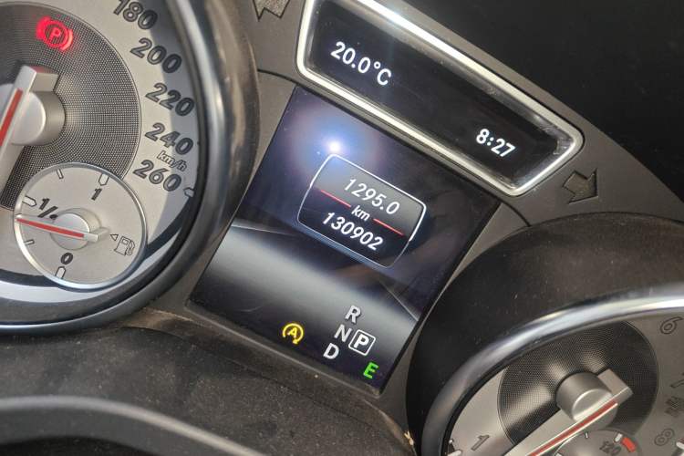 Used Mercedes-Benz GLA 2015 GLA 200 Sport Edition Odometer Close Up