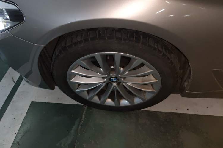 Used BMW 5 Series 2018 525Li Luxury Package Right Front Wheel Hub