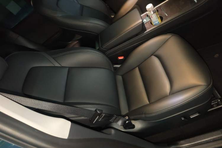 Used Tesla Model Y 2023 Rear-Wheel-Drive Version Right Front Seat