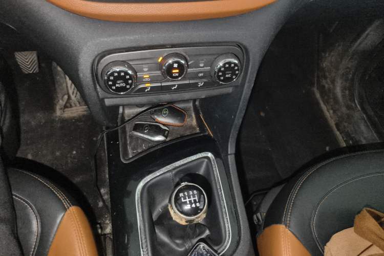 Used Soueast DX7 2015 1.5T Manual Luxury Model
