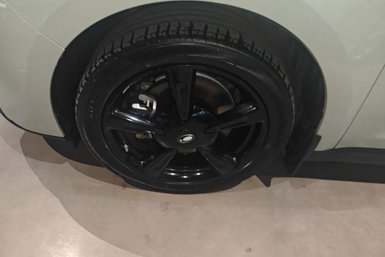 Used ORA Good Cat 2024 501 km Luxury Version Left Front Wheel Hub