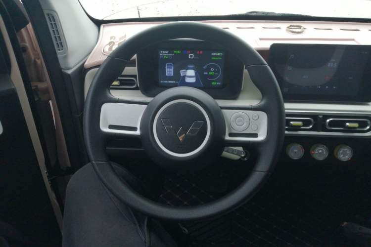 Used Wuling Hongguang MINIEV 2024 3rd Generation 215km Advanced Version
