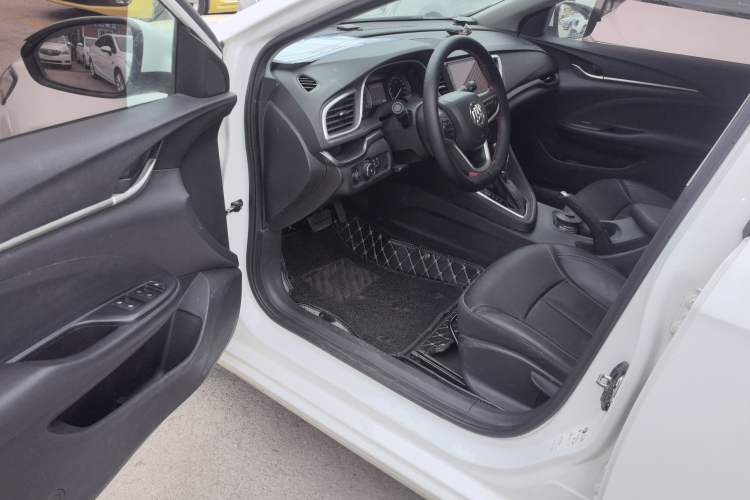 Used Buick GT 2018 18T Automatic Elite Model Driver Seat