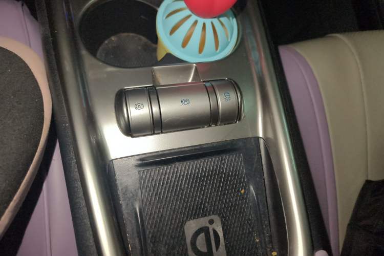 Used BYD Dolphin 2021 405 km Fashion Edition Gear Lever