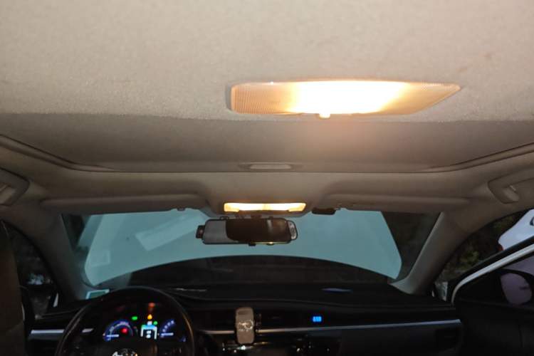 Used Toyota Levin 2016 Dual-Engine 1.8H GS E-CVT Elite Model with Sunroof Headliner