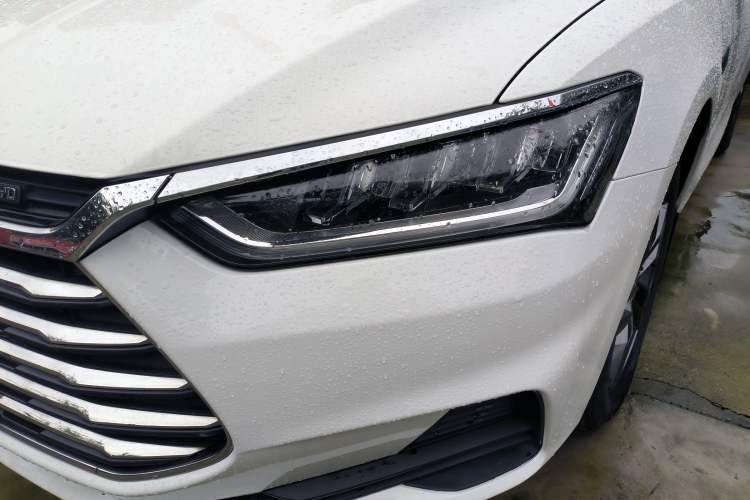 Used BYD Qin Pro 2019 Super Edition 1.5TI Manual Smart Connect Fierce Model China V Standard