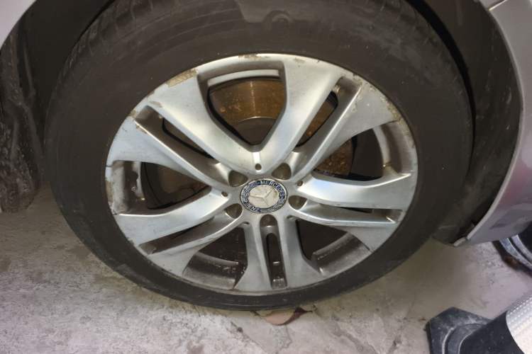 Used Mercedes-Benz E-Class 2010 E 260 CGI Fashion Model Right Front Wheel Hub