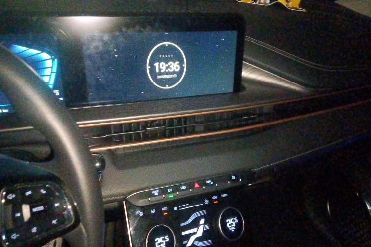 Used EXEED Zhuifeng C-DM 2022 1.5 TCI-DHT 105 km "Chengfeng Qi" Edition