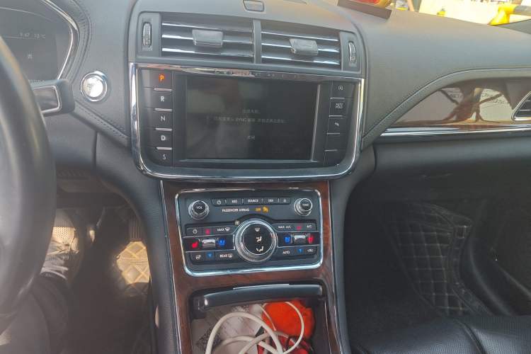 Used Lincoln Continental 2018 2.0T Two-Wheel Drive Luxury Edition Audio And AC Panel