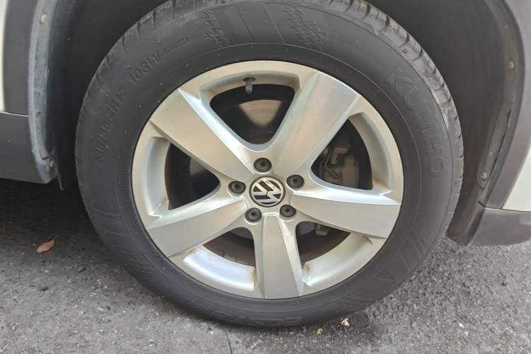 Used Volkswagen Tiguan 2012 1.8TSI Automatic Two-Wheel Drive Elite Edition Right Front Wheel Hub