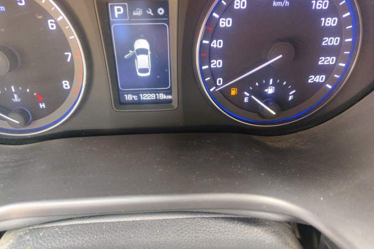 Used Hyundai Mistra 2016 1.8L Automatic Smart GLS Odometer Close Up