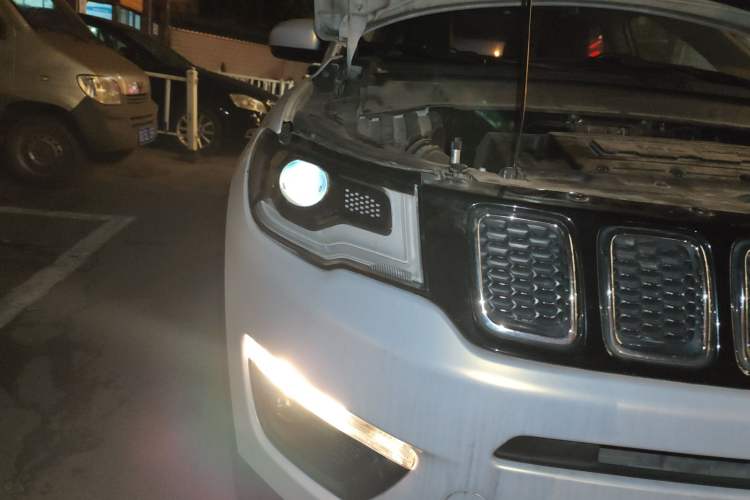 Used Jeep Compass 2019 200T Automatic Family Edition - Connected Large Screen Version Right Front Headlight